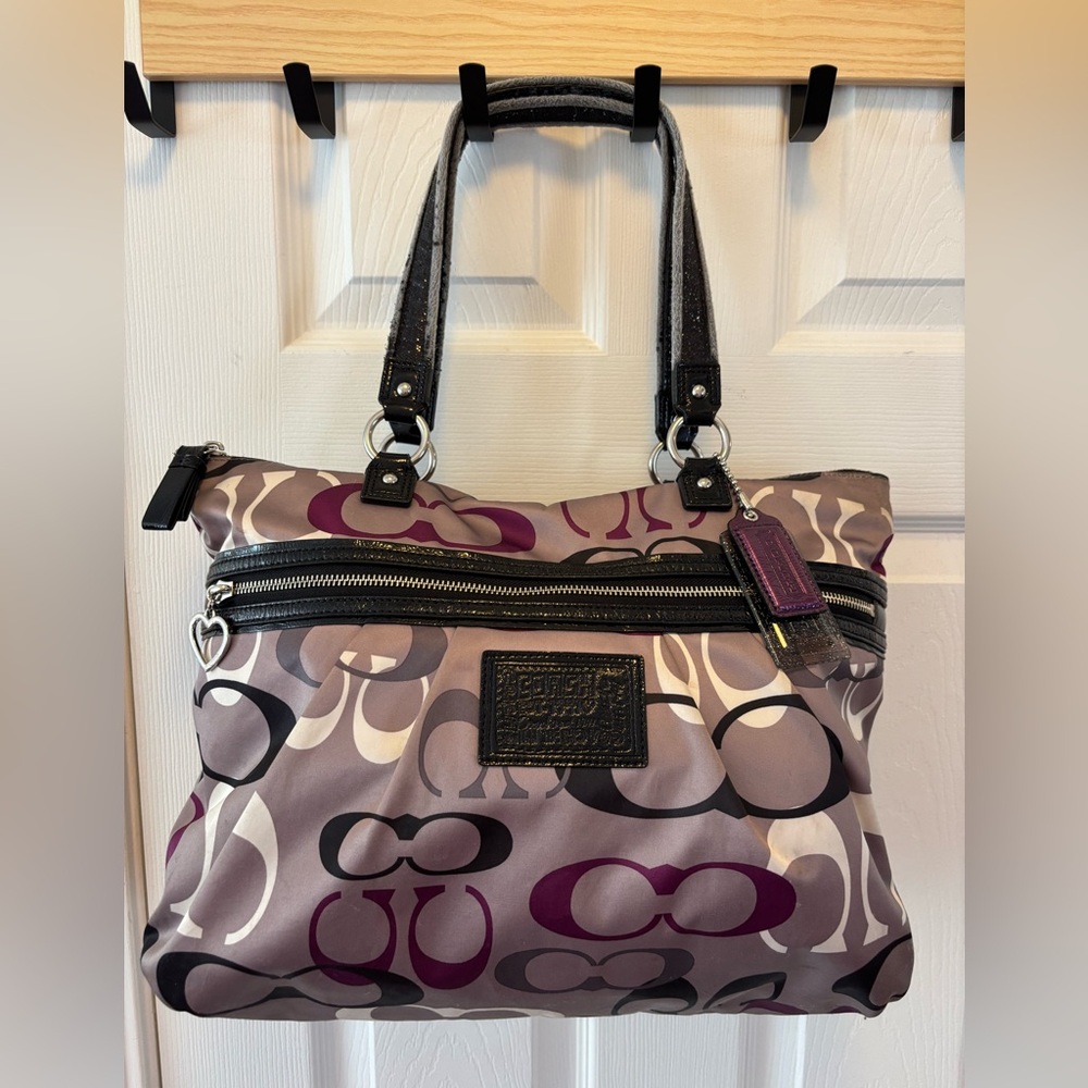 Coach Poppy M1294-F22961 Daisy Optic Signature C Satin Print Tote in VGUC